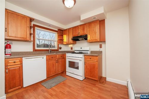 142 Maple, Woodland Park, NJ, 07424 | Card Image