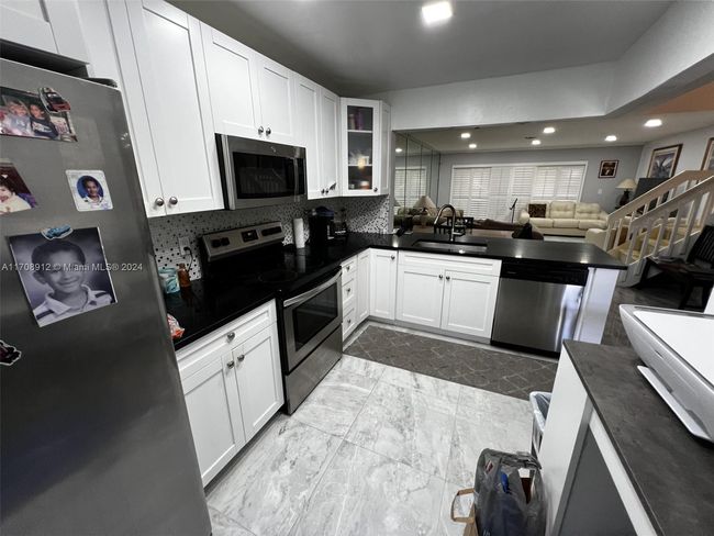 4389 Carambola Cir N, Condo with 2 bedrooms, 3 bathrooms and null parking in Coconut Creek FL | Image 4