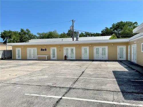 402-1872 Commerce Ave, Vero Beach, FL, 32960-5579 | Card Image