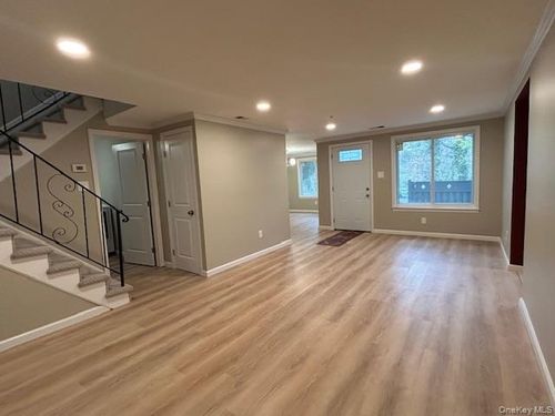 594 Blue Ridge Dr, Medford, NY, 11763-1220 | Card Image