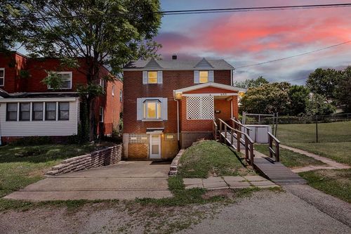 6821 Buchanan Ave, West Mifflin, PA, 15122-2731 | Card Image