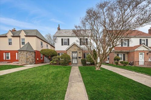 48 212th St, Bayside Hills, NY, 11364-1213 | Card Image
