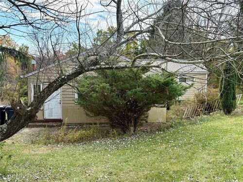 589 Hookstown Grade Rd, Coraopolis, PA, 15108-9321 | Card Image