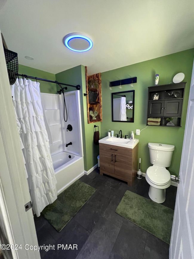 Bathroom | Image 21