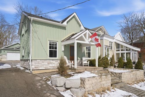 407 Queen St, Newmarket, ON, L3Y2G9 | Card Image