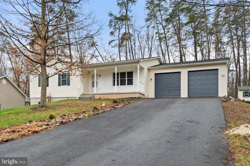 100 Woodlands Ln, CROSS JUNCTION, VA, 22625-2546 | Card Image
