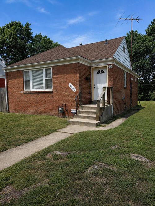 1302 Dakota St, Gary, IN, 46403-3444 | Card Image