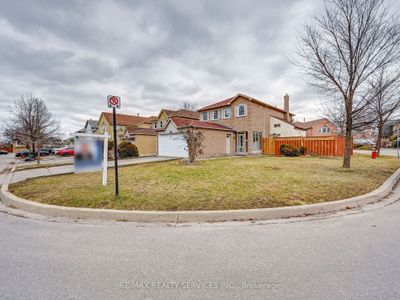 26 Newman Crt, House other with 4 bedrooms, 4 bathrooms and 6 parking in Brampton ON | Image 2