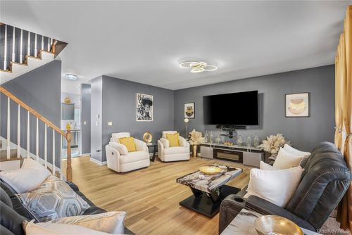 5 Seeley Bull St, Monroe, NY, 10950-4184 | Card Image