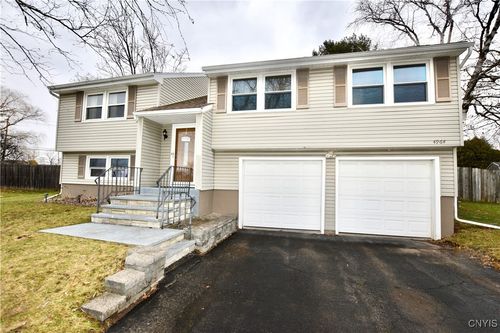 4964 Blacksmith Path, Liverpool, NY, 13088-4704 | Card Image