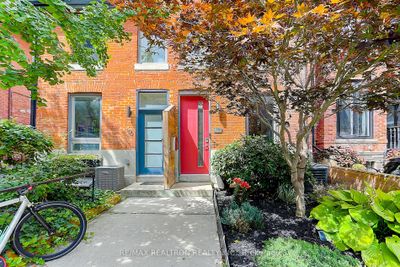 14 Marion St, Home with 3 bedrooms, 3 bathrooms and null parking in Toronto ON | Image 2