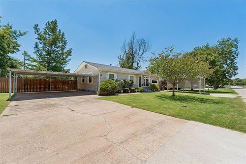 811 2nd St, Maysville, OK, 73057-1017 | Card Image