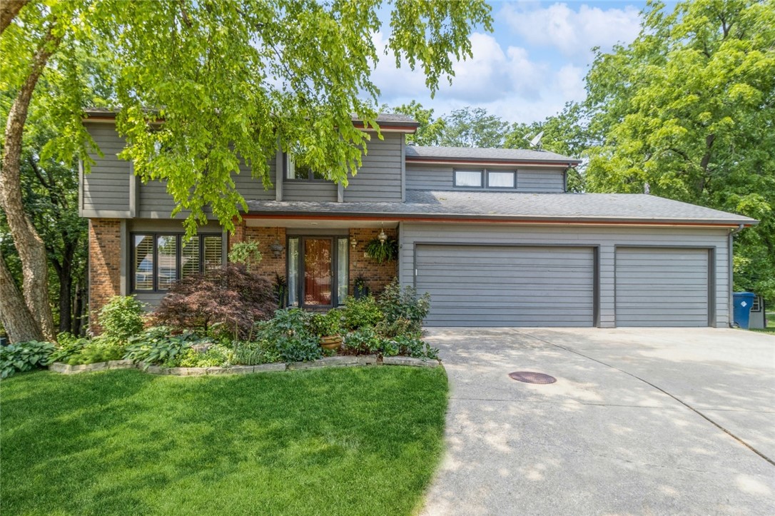 Pine Cir, Urbandale, IA 50322