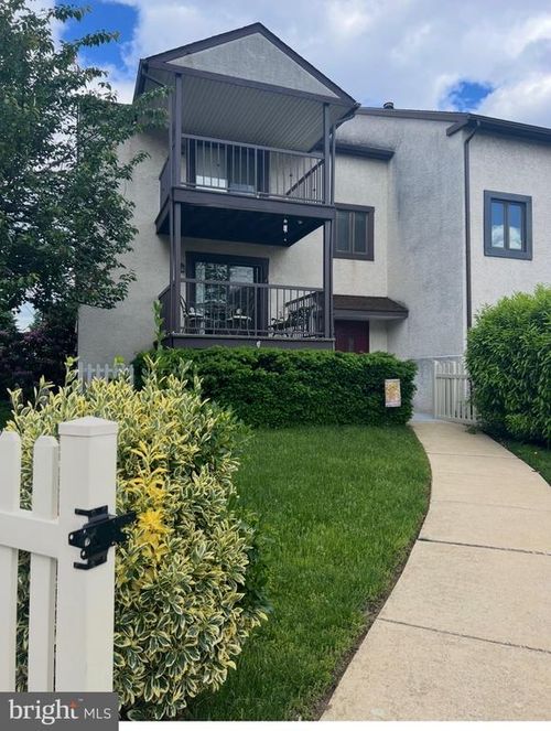 801 Cambridge Cir, Clifton Hts, PA, 19018-2045 | Card Image