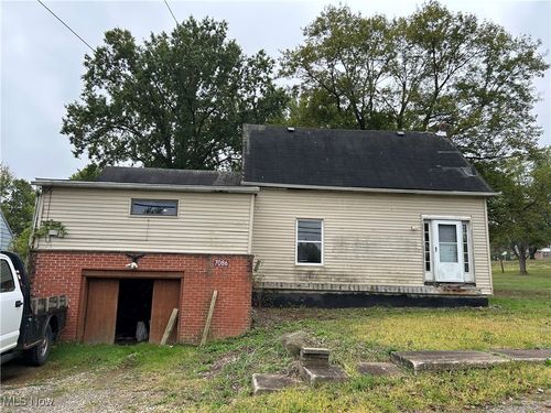 7086 Warren Sharon Rd, Brookfield, OH, 44403-9653 | Card Image