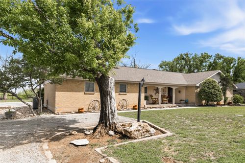 102 Lori Ln, Brownwood, TX, 76801-7502 | Card Image