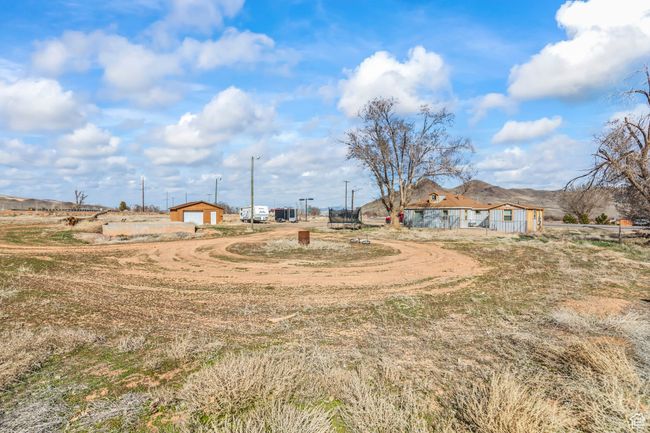 View of yard with an outbuilding | Image 23