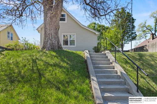 1221 D St, Omaha, NE, 68107-2229 | Card Image