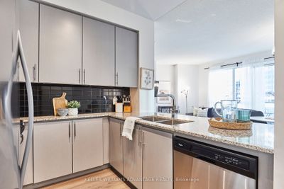 515 - 60 Berwick Ave, Condo with 2 bedrooms, 2 bathrooms and 1 parking in Toronto ON | Image 2