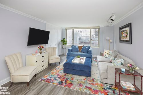 9m-130 W 67th St, New York, NY, 10023-5807 | Card Image
