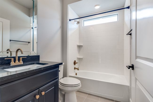 Secondary bathroom | Image 12