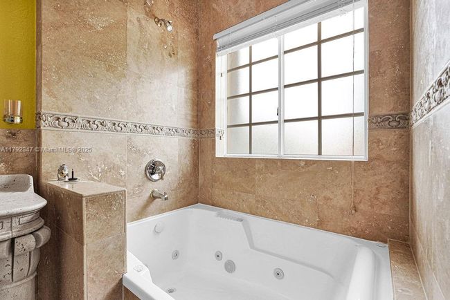 16732 Nw 89 Th Pl, House other with 4 bedrooms, 3 bathrooms and null parking in Miami Lakes FL | Image 48