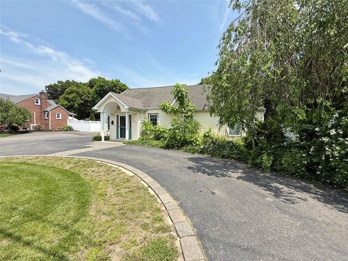 527 Carlls Path, Deer Park, NY, 11729-2314 | Card Image