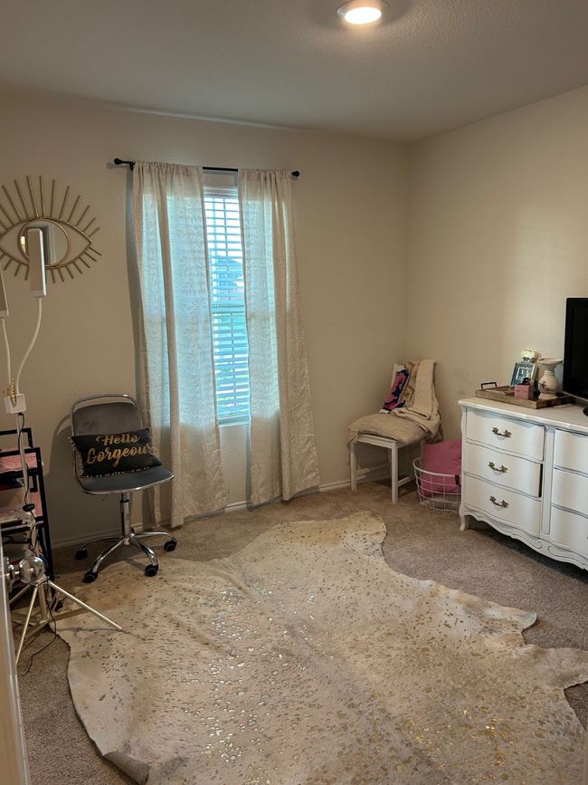 Private bedroom. | Image 6