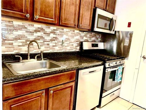 376 Concord Ln, Middletown, NY, 10940-6645 | Card Image