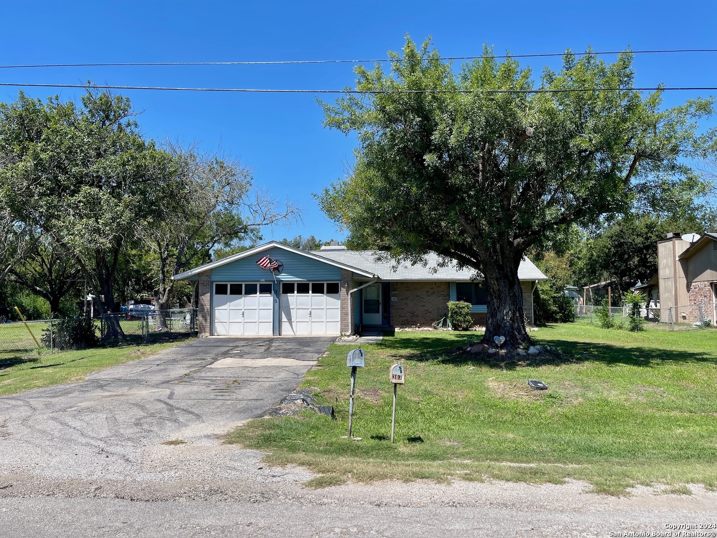 Wetz St, Marion, TX 78124