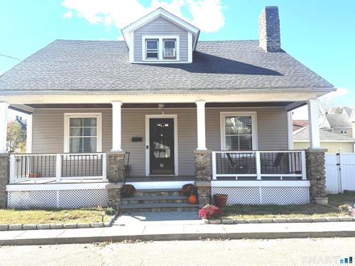 16 Holbrook Ct, Ansonia, CT, 06401-1705 | Card Image