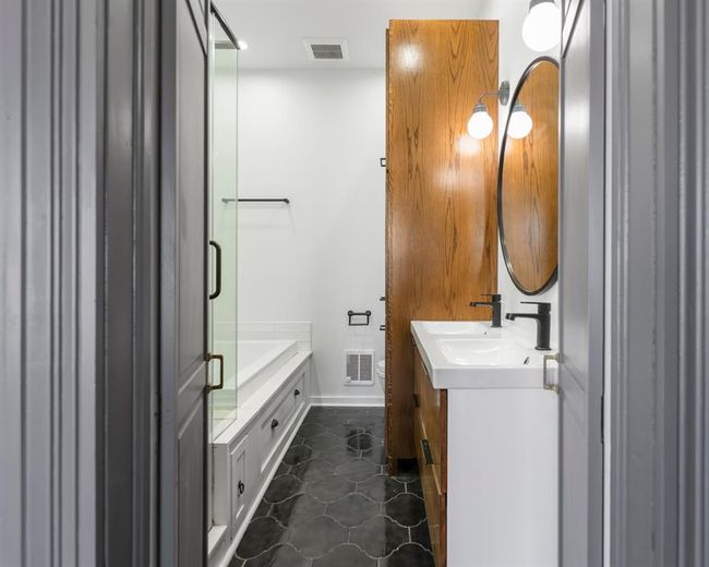 Primary Bathroom | Image 29