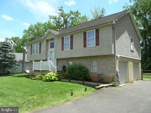 2602 E Ave, Newportville, PA, 19056-3316 | Card Image