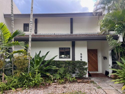 5y-596 Ne 199th Ter, Miami, FL, 33179-3002 | Card Image