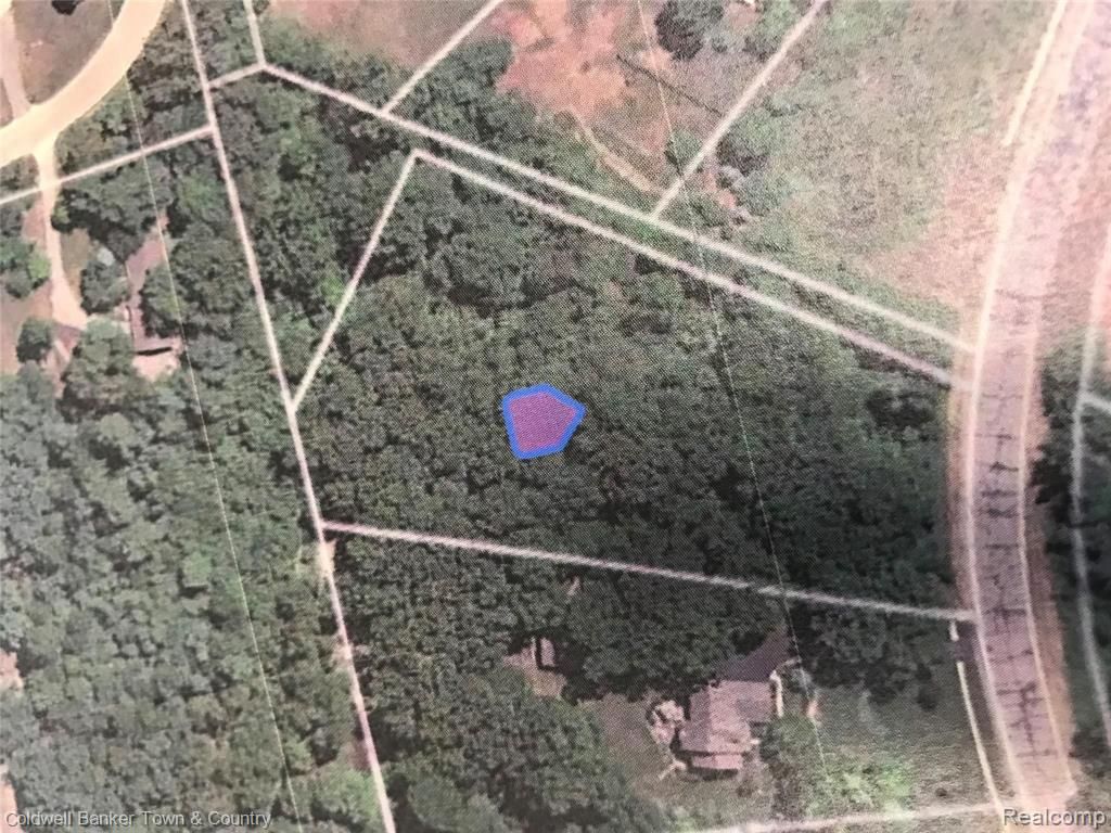 Prescott Dr, Howell, MI 48843