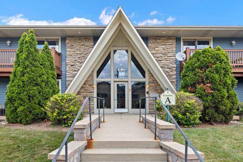 211-300 Opatrny Dr, Fox River Grove, IL, 60021-1153 | Card Image