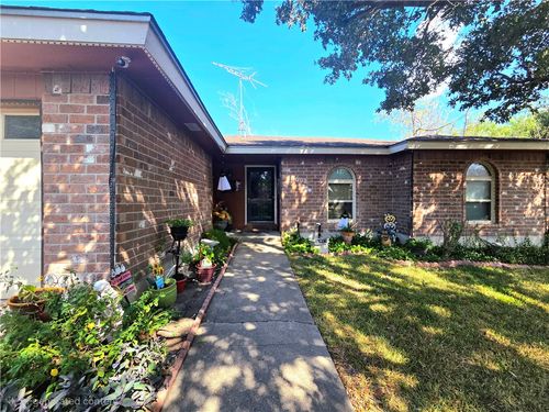 11602 El Gato Creek Cir, Corpus Christi, TX, 78410-3742 | Card Image