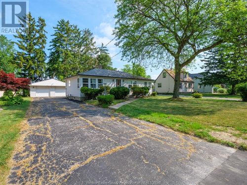 720 Roseland Dr S, Windsor, ON, N9G1T8 | Card Image