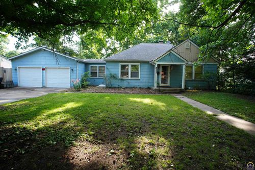 833 Sw Macvicar Ave, Topeka, KS, 66606 | Card Image