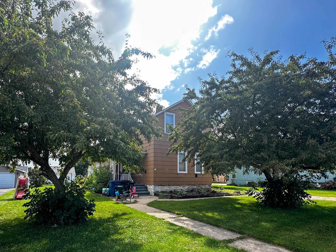 9th Ave, Oshkosh, WI 54902