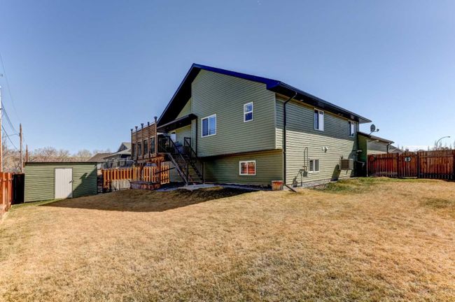 610 Greene Close, Home with 4 bedrooms, 3 bathrooms and 4 parking in Drumheller AB | Image 2