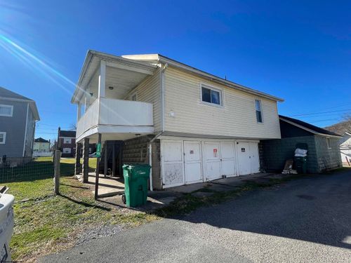 219 1/2 Fairview Ave, Clarksburg, WV, 26301-3574 | Card Image