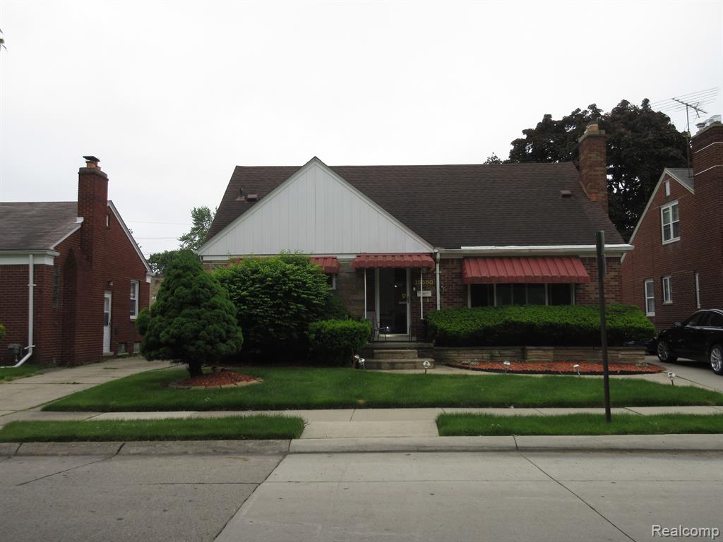 Glander Ave, Eastpointe, MI 48021