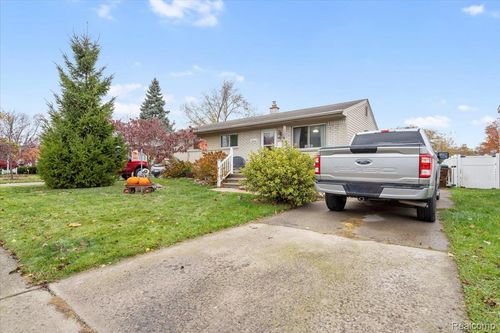 23512 Huron River Dr, Rockwood, MI, 48173-1236 | Card Image