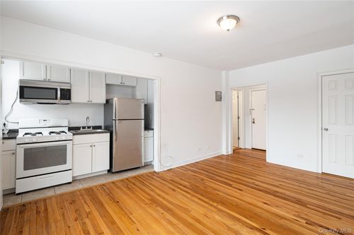 2-3-633 Old Post Rd, Bedford, NY, 10506-1250 | Card Image