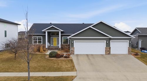 2218 41st St S, Moorhead, MN, 56560-6058 | Card Image