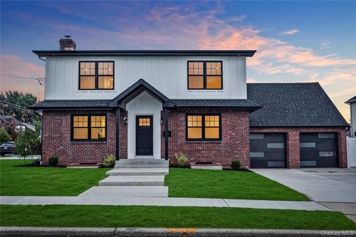 763 Roosevelt St, Franklin Square, NY, 11010-3742 | Card Image