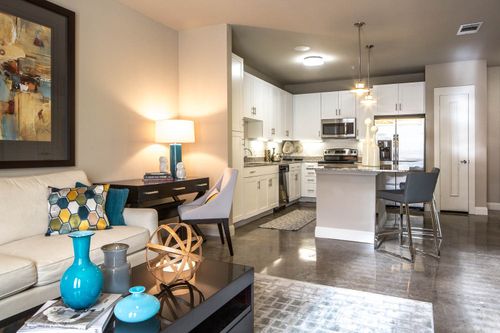 2-103-908 N Bishop Ave, Dallas, TX, 75208-4211 | Card Image