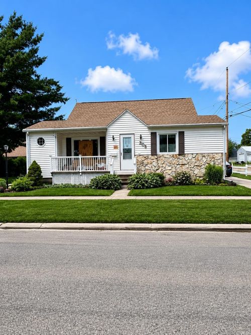 305 Pine Street, Reinbeck, IA, 50669 | Card Image