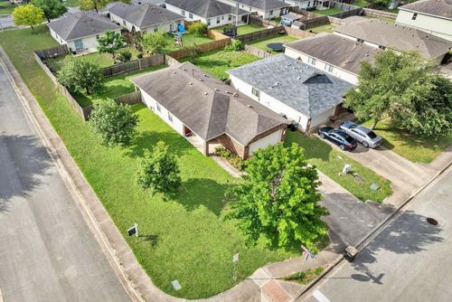 109 Onyx Lake Dr, Kyle, TX, 78640-5870 | Card Image